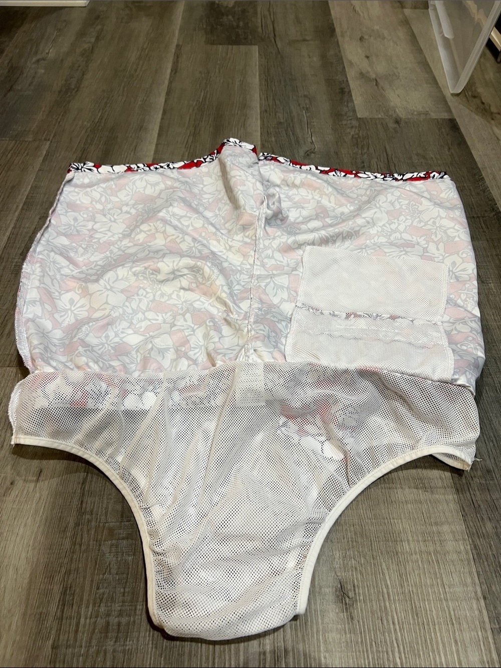 🛍️BOGO FREE Vineyard Vines for Target Men’s swim trunks size L in EUC - Picture 5 of 7